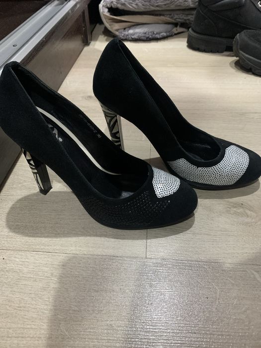 Туфли размер 36,черный с блестяшками