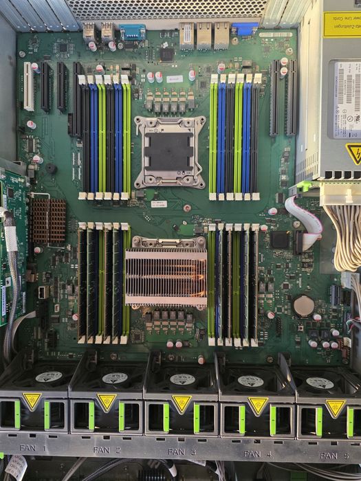 Сервер Fujitsu PRIMERGY RX300 S7