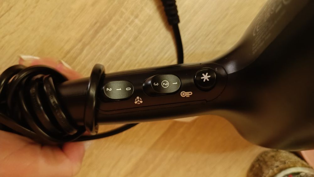 Сешоар Rowenta Studio Dry Glow CV5820