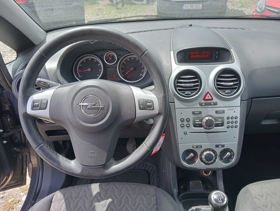 Opel Corsa D benzina 2013