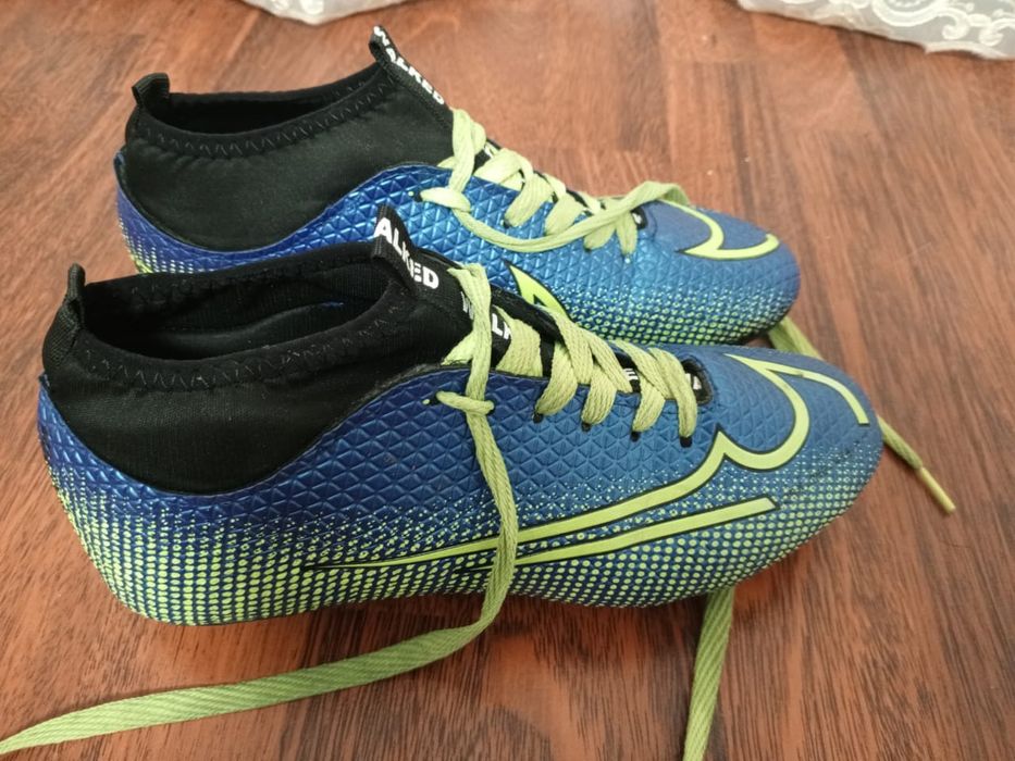 Продам Бутсы качественно