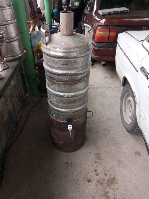 Консервілерді пайдаланатын әйелдердің суреттері