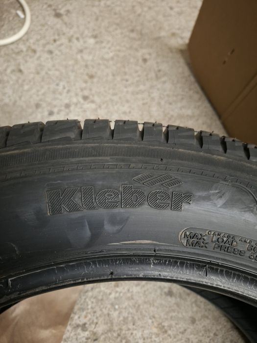 Vând  2 Bucăți Anvelope 235-55-R18 all season Kleber
