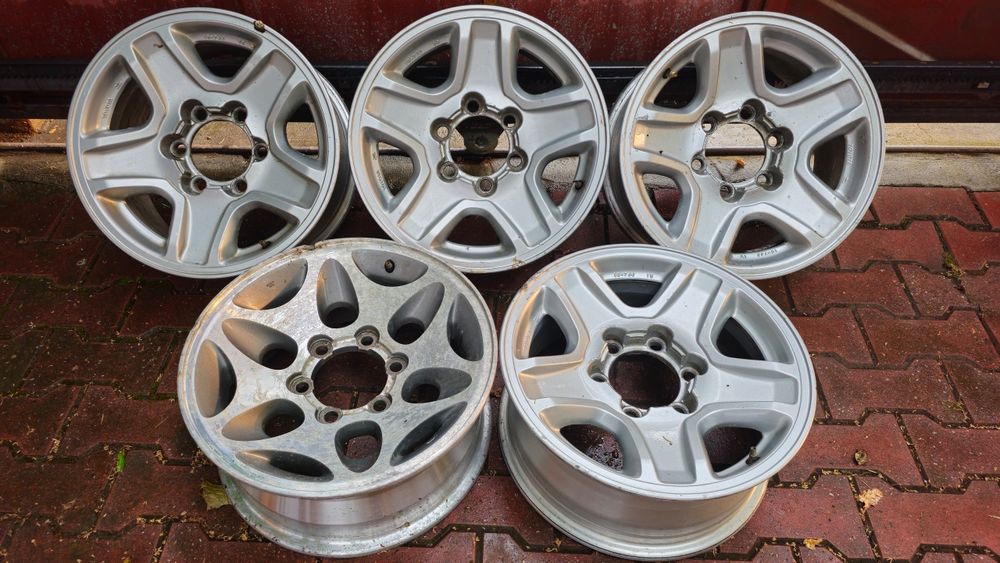 Vând 4 jante originale Toyota + 1 jantă rezervă din aliaj