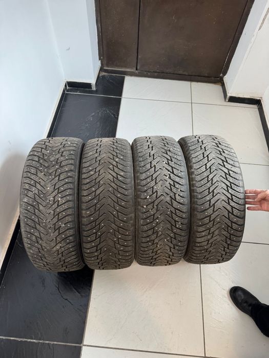 Срочно продам шины для камри 55