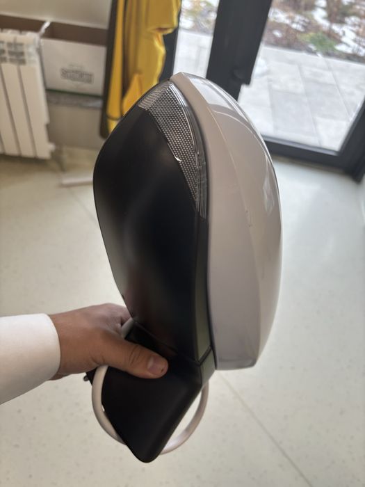 Боковое зеркало