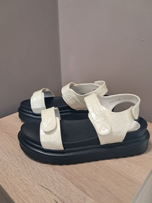 Страхотни сандали