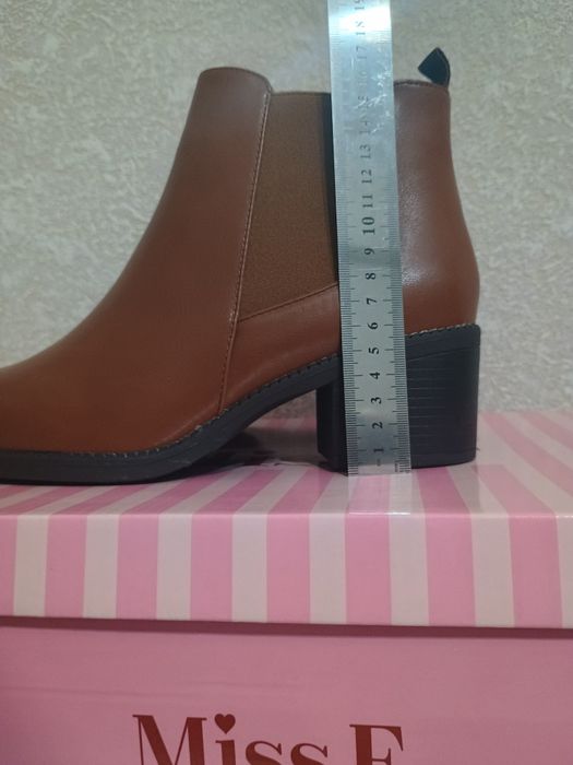 Етік сатылады әйел адамға, жаңа,  күзгі-көктемгі