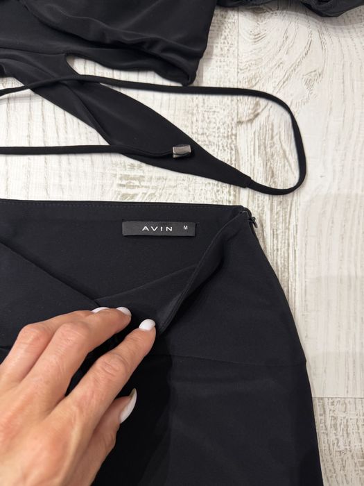 Нов черен екип Avin