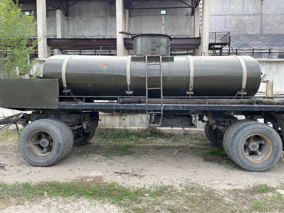 Цистерна бензовоз