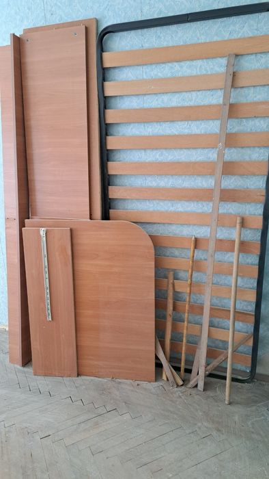 Продавам единично легло