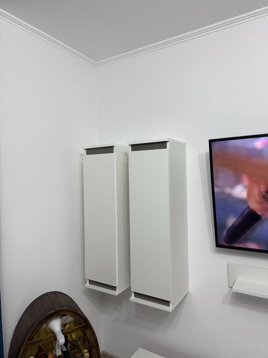 Masa + comoda + 2 dulapuri de perete