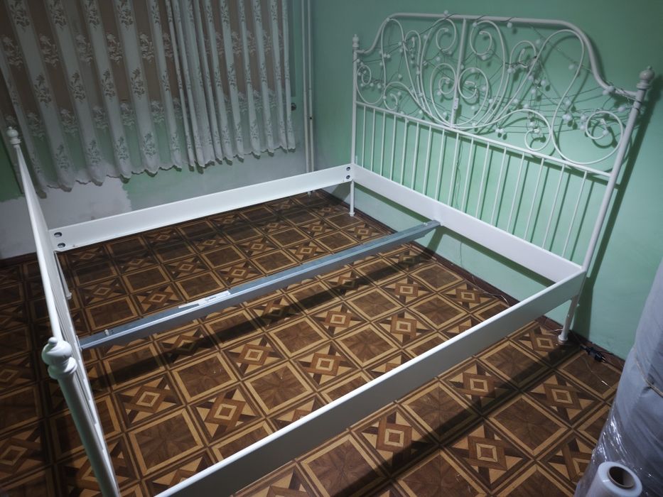 Тръбно легло ИКЕА рамка