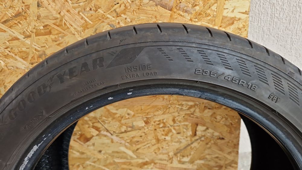 De vânzare anvelope vară Goodyear 235/45/R18 98Y