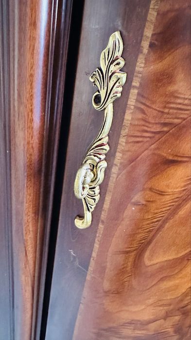 Срочно продам красвый спальный гарнитур