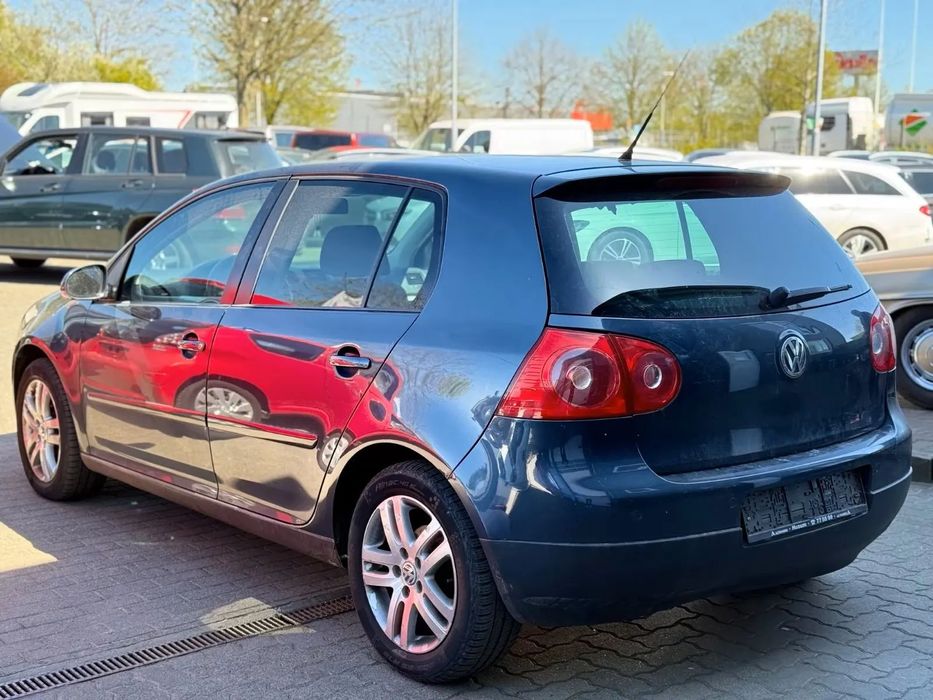 Volkswagen Golf Se vinde VW GOLF 1.6 benzina perfecta stare de functionare fara vicii