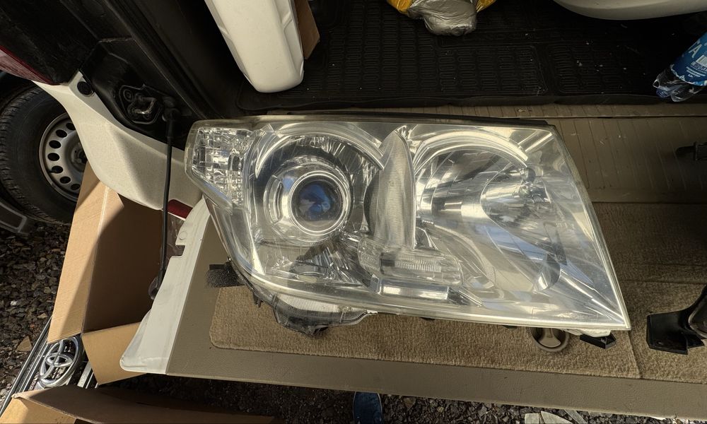 Фары крузак оригинал