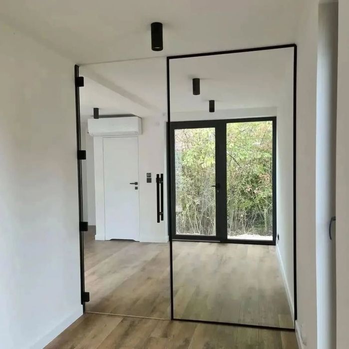 Внутреннее пространство дома из контейнеров