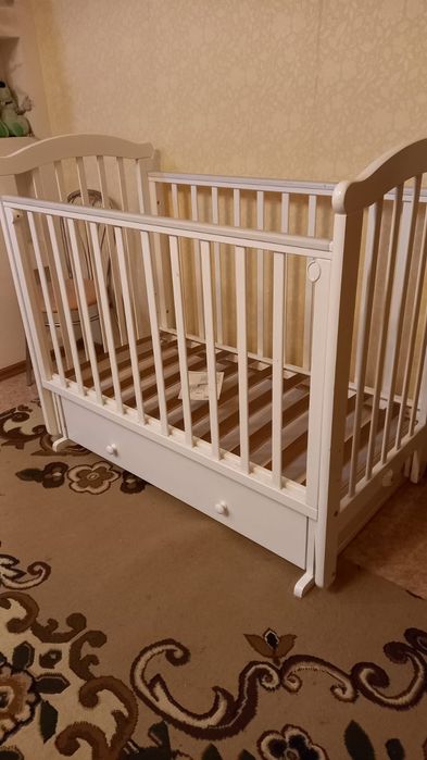 Продам детскую кровать, дерево