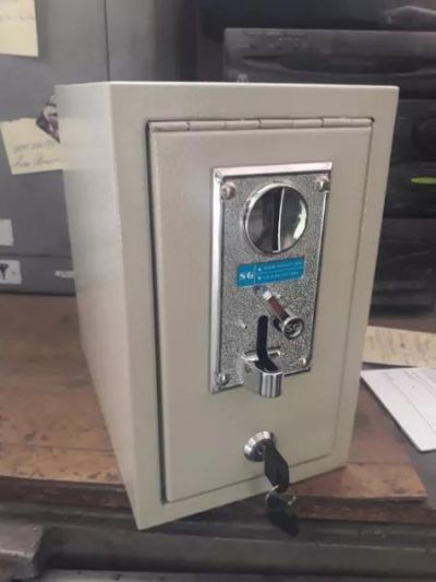 Монетник за контрол на достъп и платени услуги