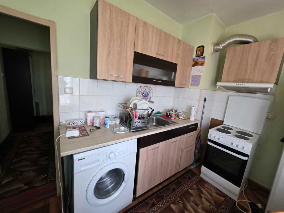 Продава 2-стаен апартамент, кв.Изток, гр.Перник-преустроен в 3-стаен