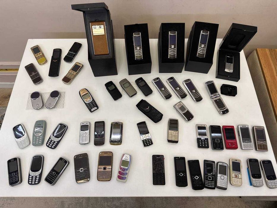 Nokia, iPhone, Motorola, Vertu