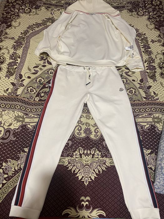 Moncler двойка