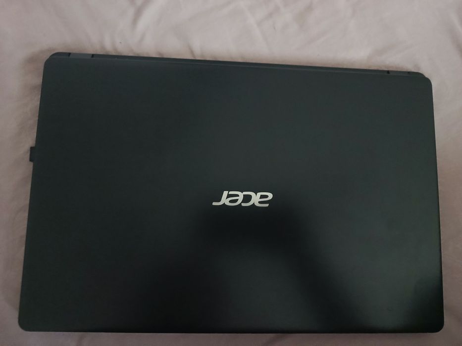 Noutebuk srochna sotiladi deyarli ishlanmagan