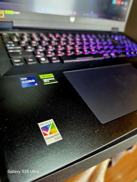Acer Predator Helios 18 i9-13900HX/RTX 4080 12GB/32GB DDR5/2TB NVMe/250Hz DDS Mini LED/RGB  Като нов!
