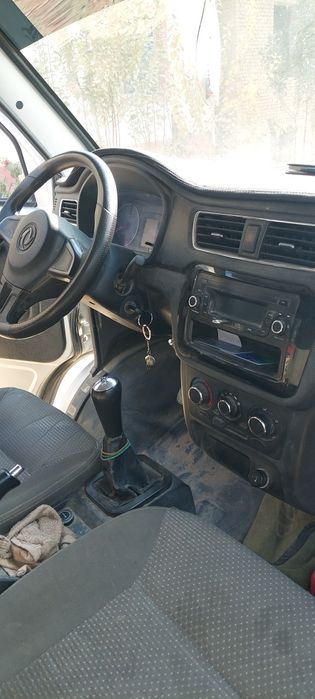 Dongfing yuk Avtomabili sotiladi