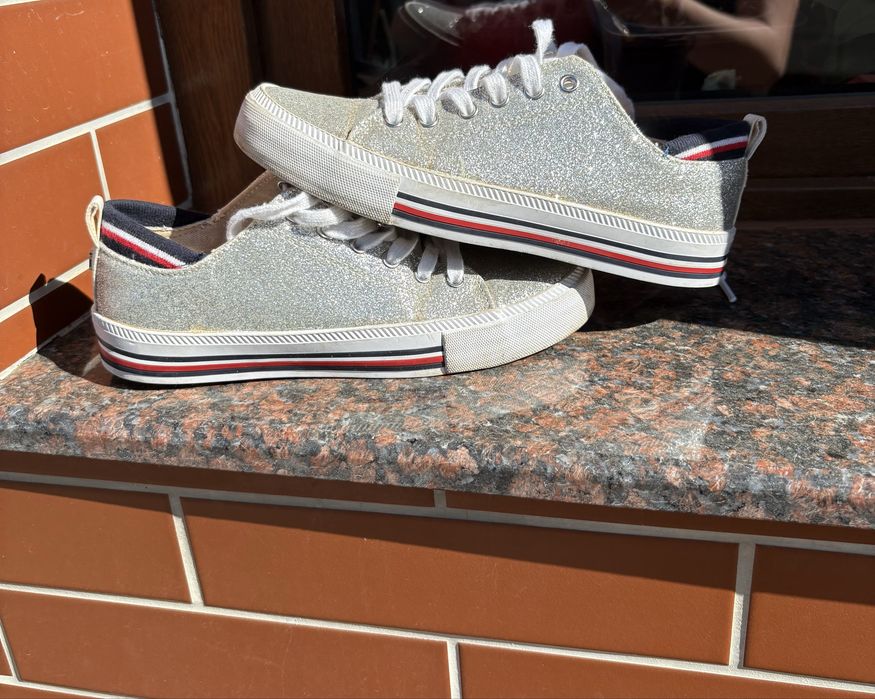 Tenisi dama Tommy Hilfiger!