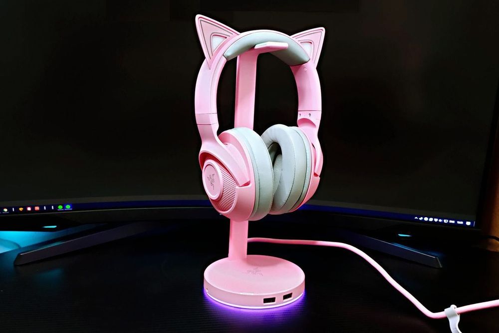 Razer Station V2 - Поставка за гейминг слушалки, периферия клавиатура