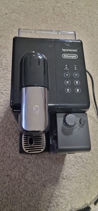 Nespresso DeLonghi cu capsule.
