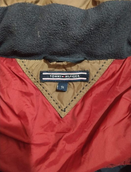 Vând geacă dama umpluta cu puf Tommy Hilfiger!