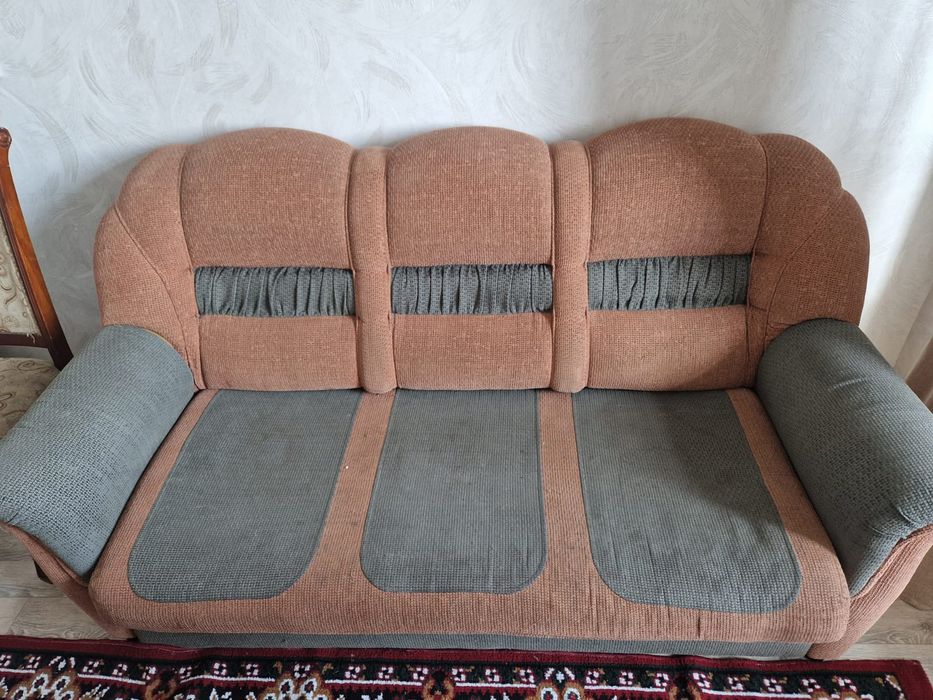 Срочно отдам бесплатно диваны