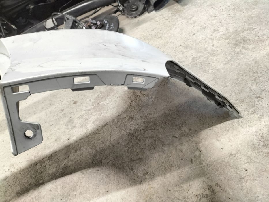 Необорудвана задна броня със Забележки Tesla Y 2024г.