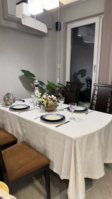 Поръчкова трапезна маса и столове