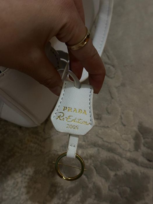 Geantă PradGeanta Prada - Nouă, cu cutie şi săculeț de praf (Dustbag)