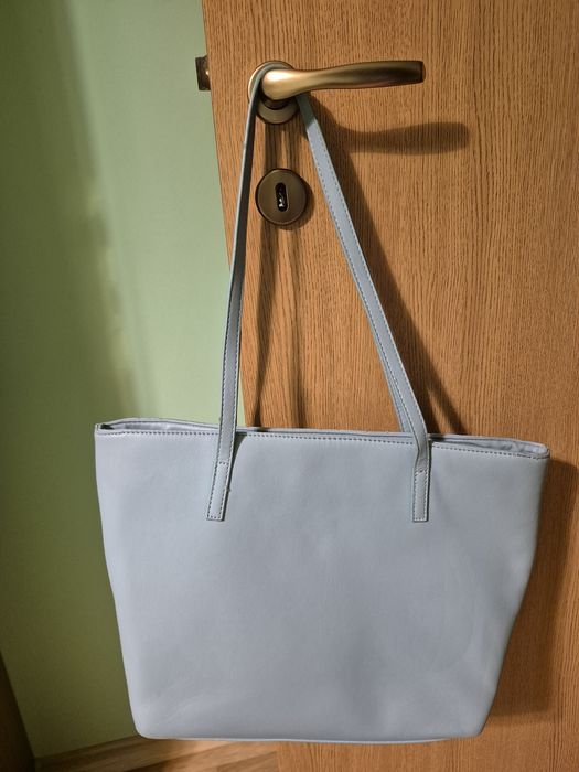 Светлосини кожени чанти