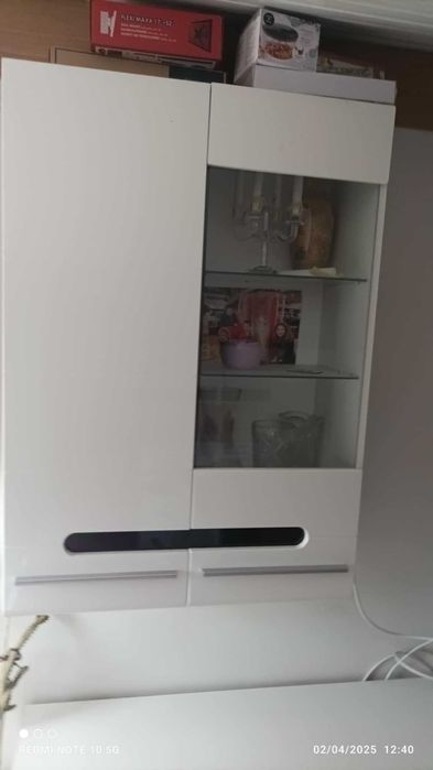 Продава се комплект салонни  мебели бял гланц