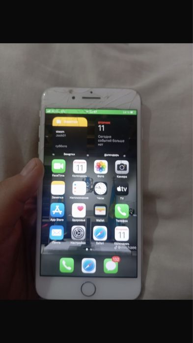 продается айфон 7+