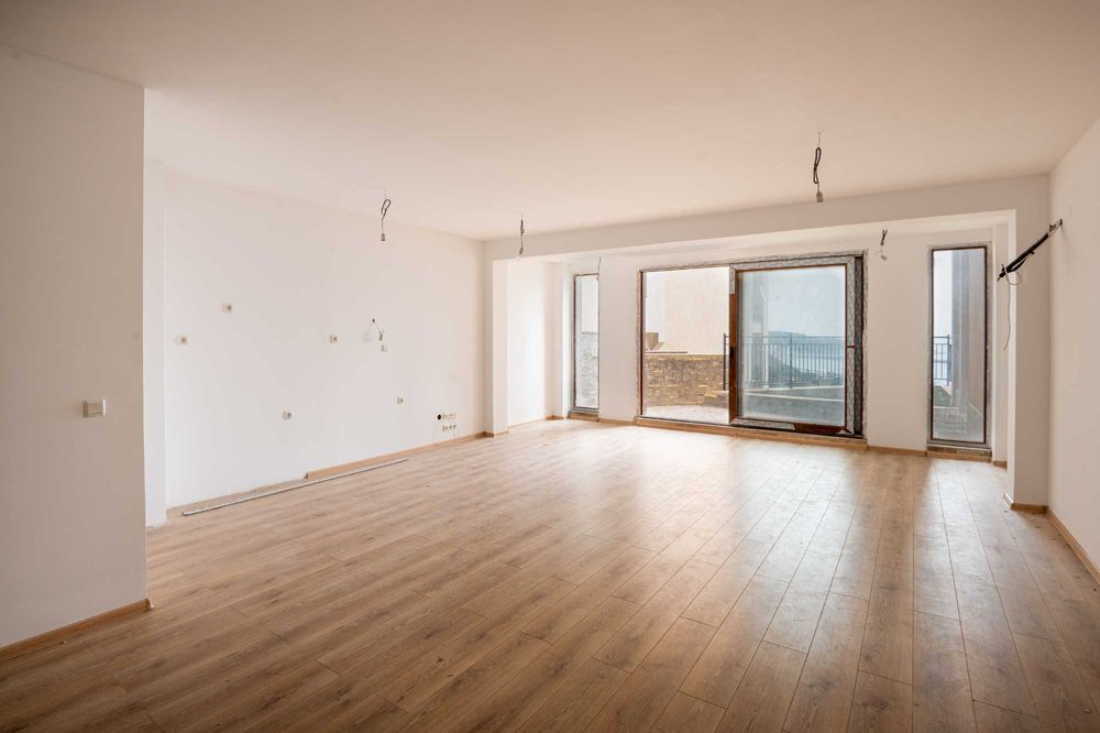 Продава се Тристаен апартамент в Балчик - 110 кв.м за 974 €/кв.м - Снимка #2