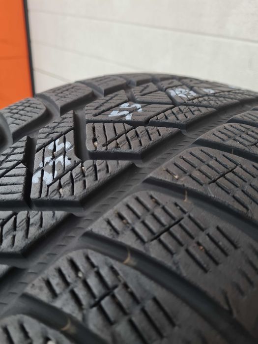 Зимни гуми 2 броя PIRELLI Scorpion 235 55 R19 дот 3921