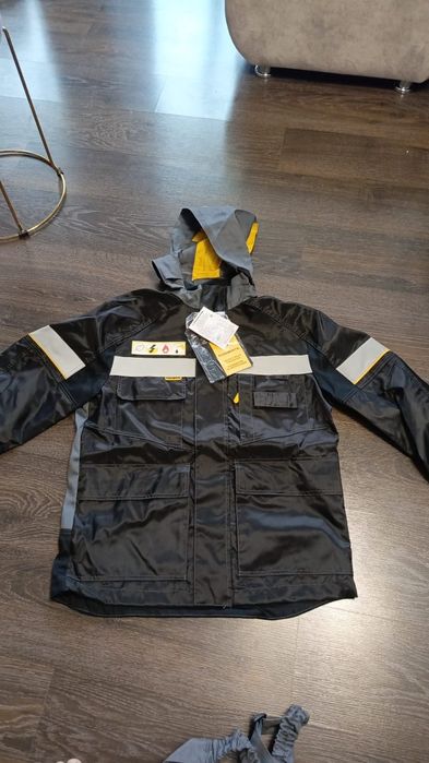 Продаю спецодежду.