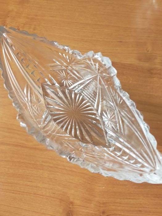 Хрустальные вазы.