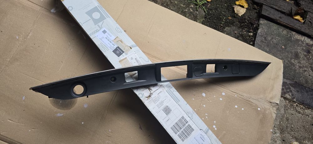 Лайсна за багажник мерцедес W204