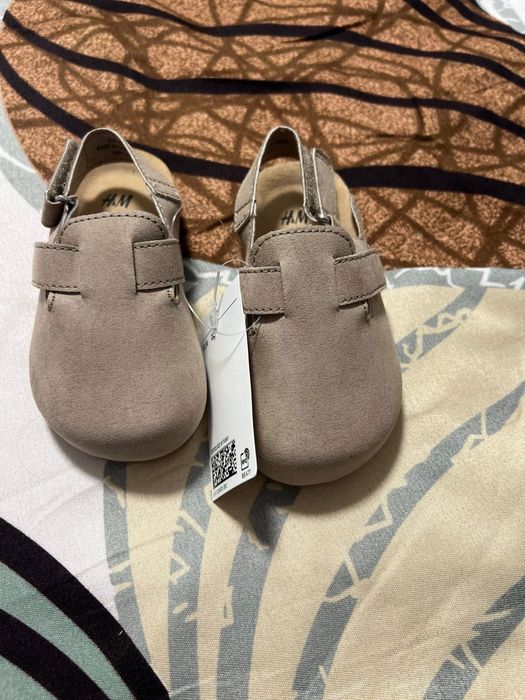 Hainute bebelusi si incaltaminte