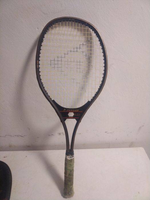 Тенис ракета DUNLOP X20
Комплект с кожен калъф за съхраните.