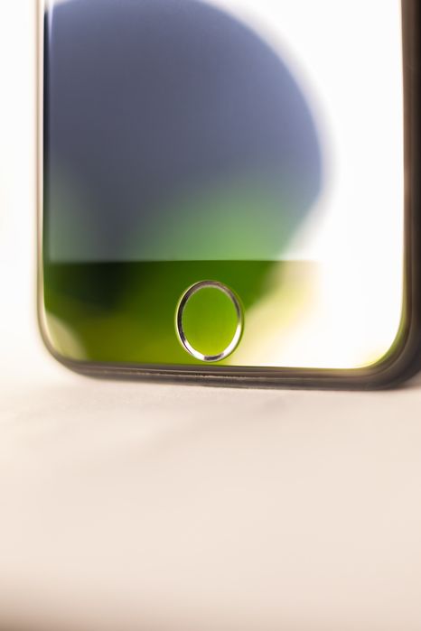 iPhone SE 2022 64GB + Cutie | 72% Baterie