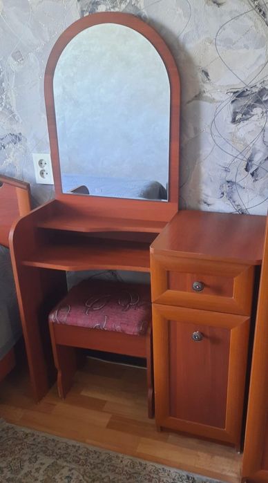 Продам спальный гарнитур